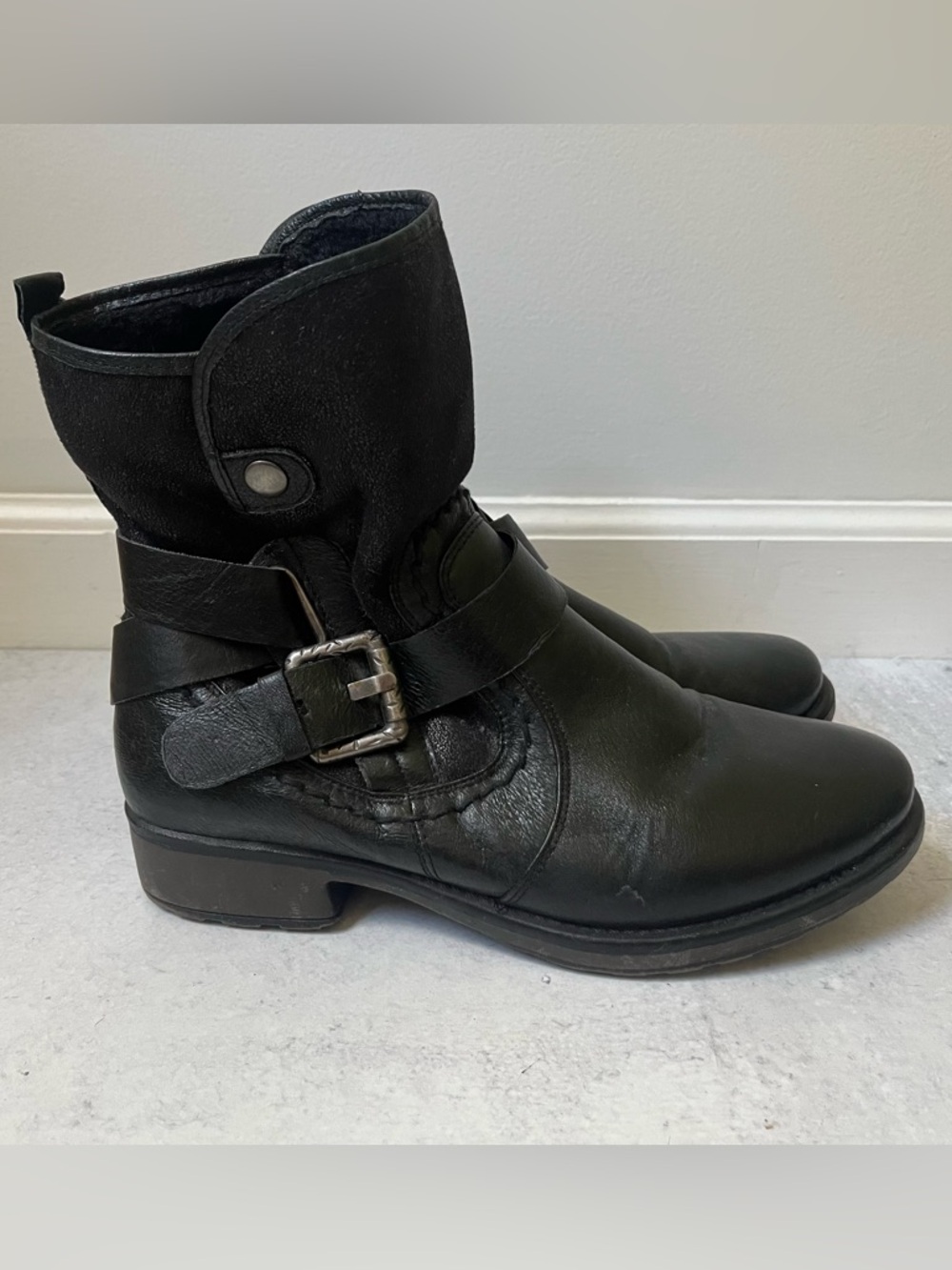Baretraps Sutton Leather Ankle Boots 8.5 Black Moto Buckle